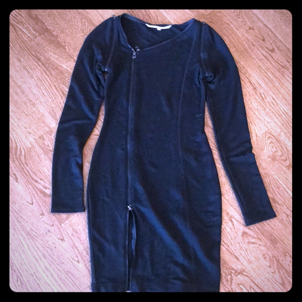 Very sexy black zipper dress!